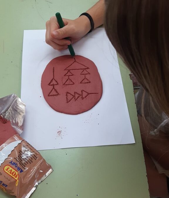 LA ESCRITURA SEPARA LA PREHISTORIA DE LA HISTORIA